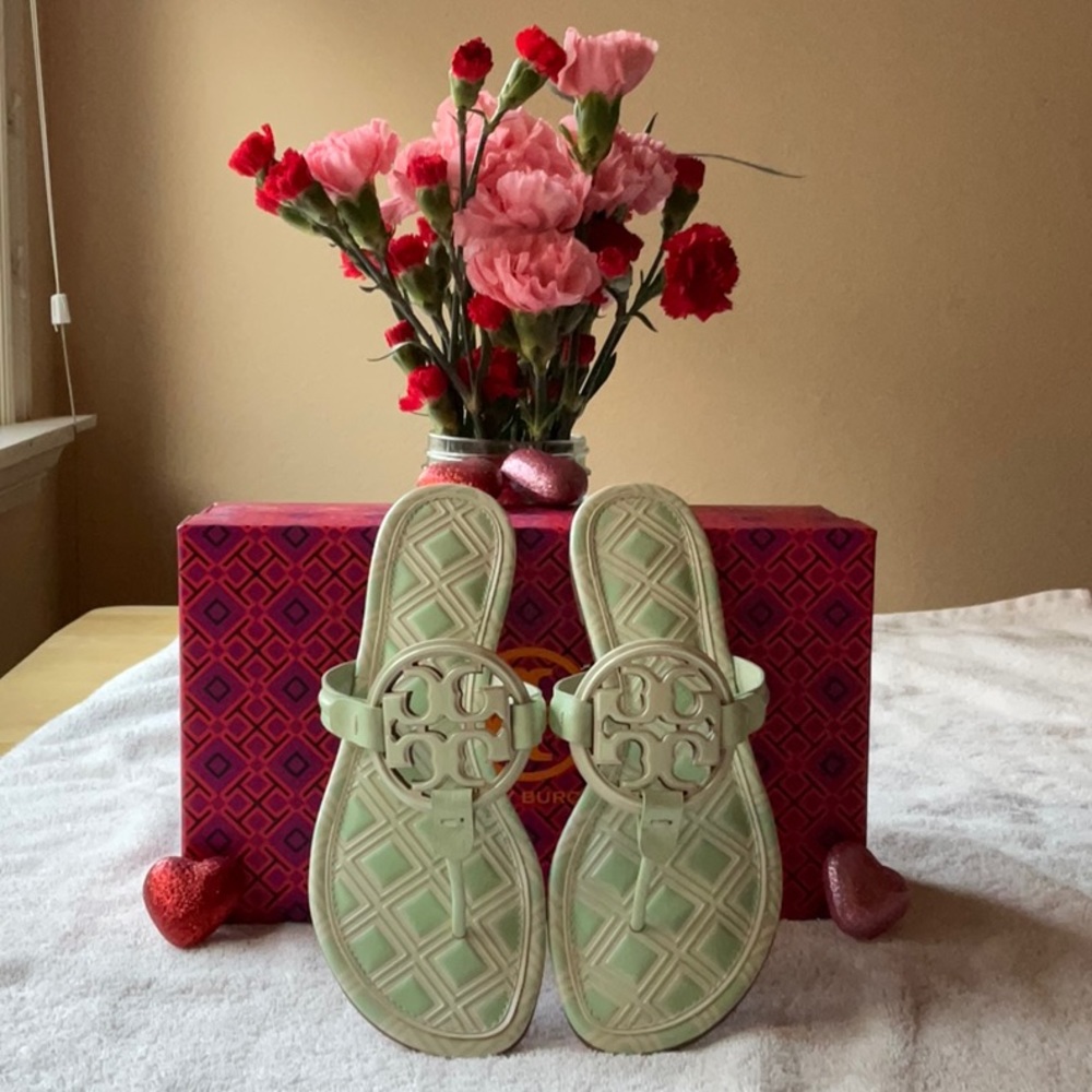 💚 TORY BURCH METAL MILLER SANDALS 💚 - Picture 5 of 16
